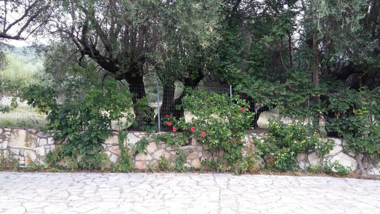Villa The Stone House-Zacharatos Nikolaos Pouláta Esterno foto